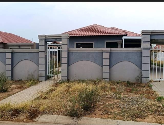 4 BEDROOM HOUSE FOR SALE IN MANDELA VIEW